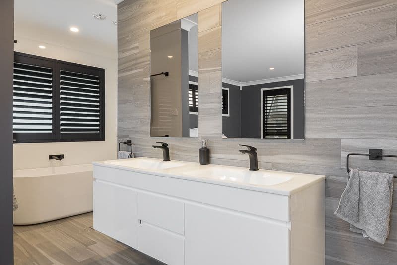 8 Peninsula Avenue, Haywards Bay - Thumbnail 4
