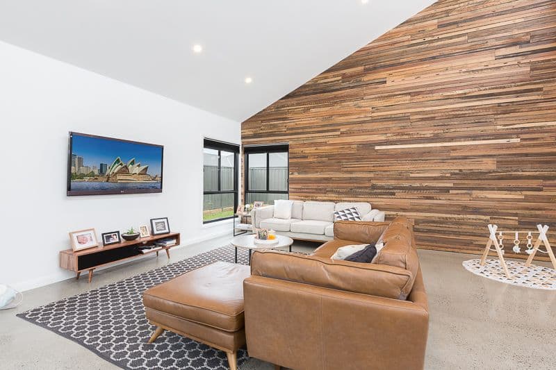 8 Peninsula Avenue, Haywards Bay - Thumbnail 2