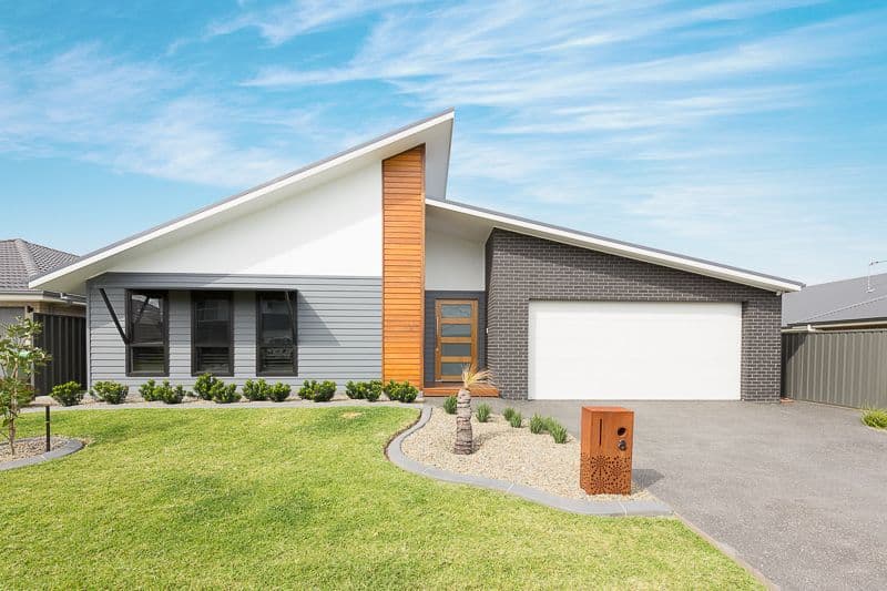8 Peninsula Avenue, Haywards Bay - Image 1