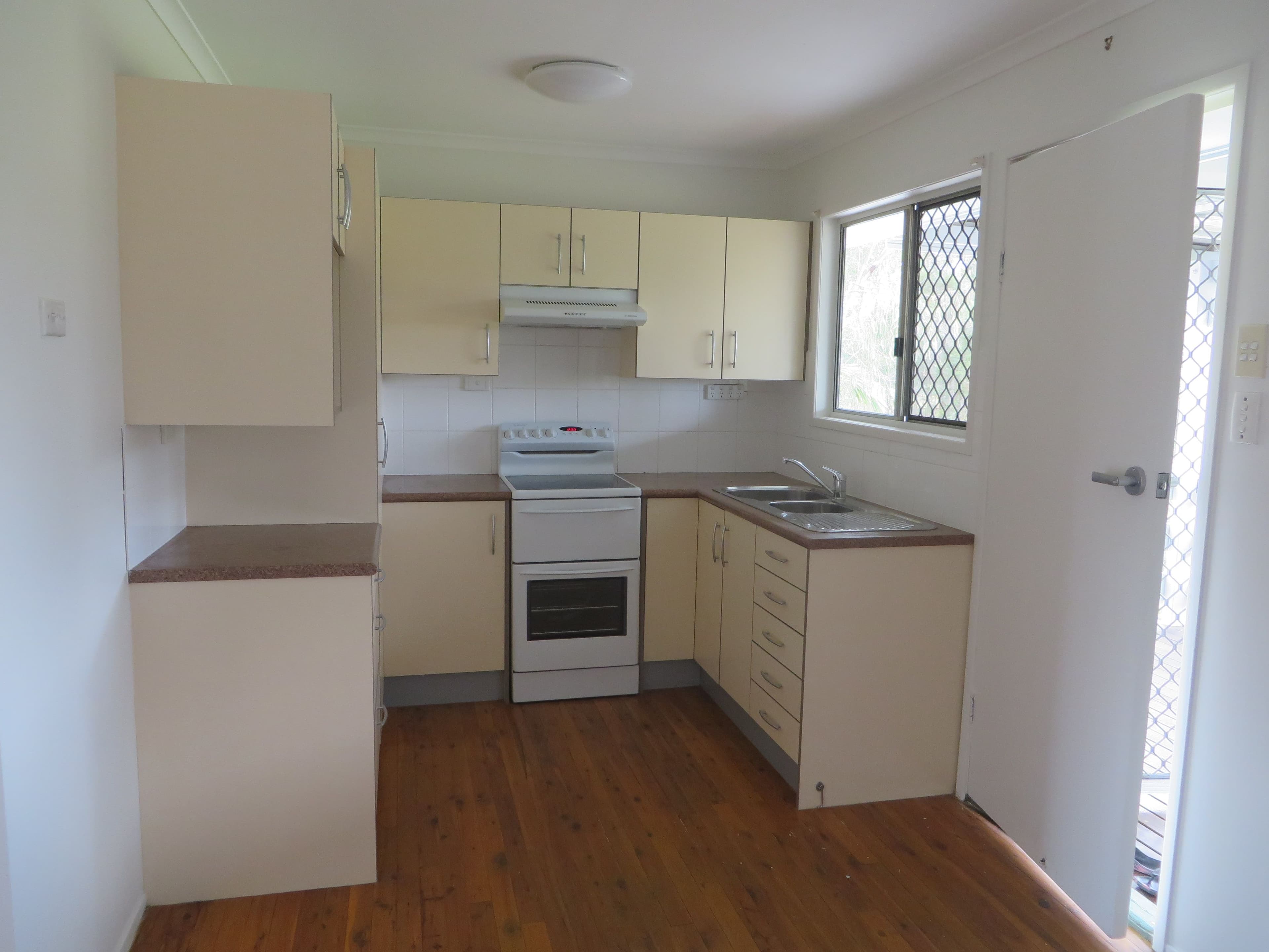 13 Elna Court, Deception Bay QLD 4508, Deception Bay - Thumbnail 3