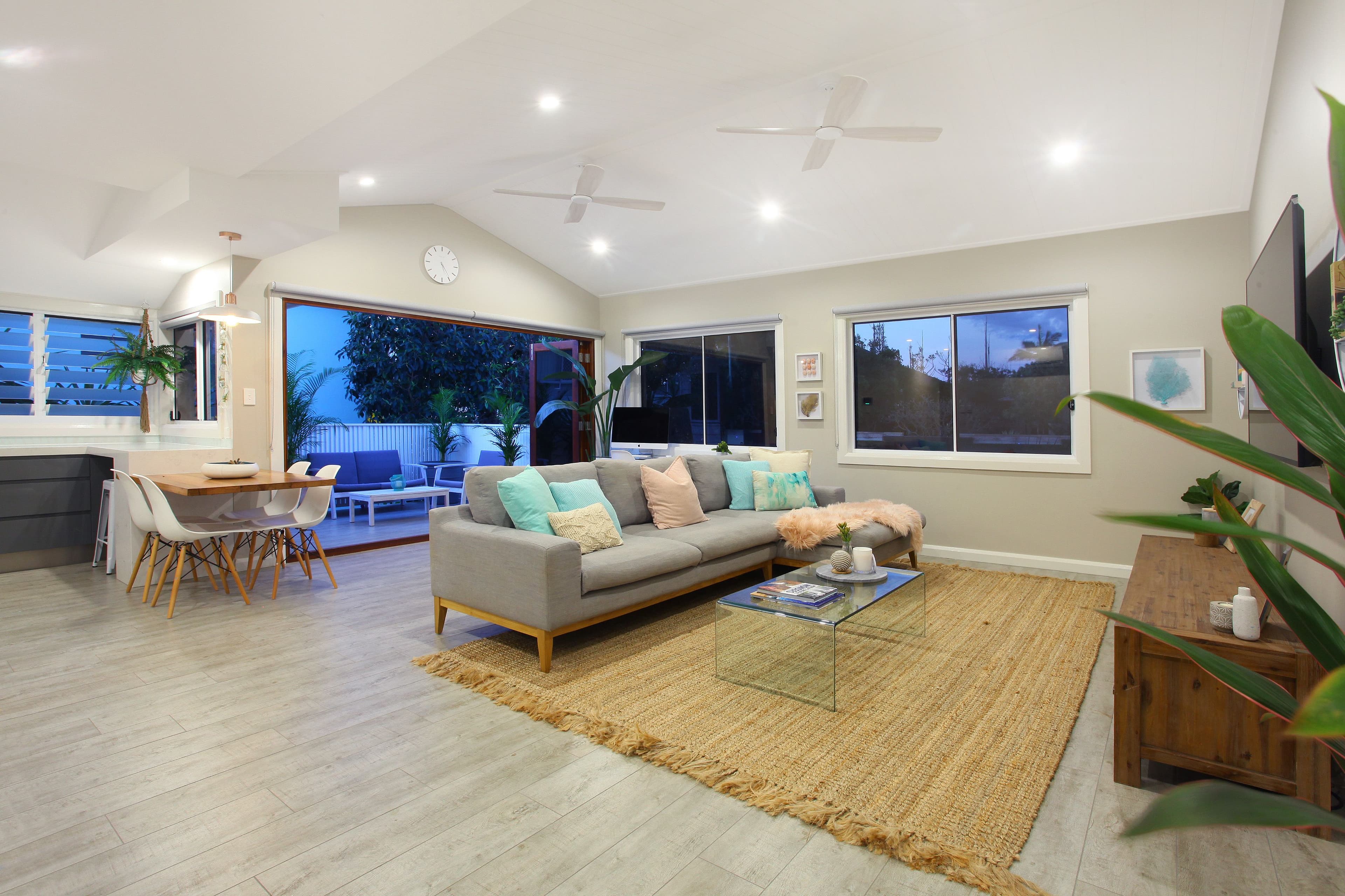 52 Albatross Avenue, Mermaid Beach QLD 4218, Mermaid Beach - Thumbnail 3
