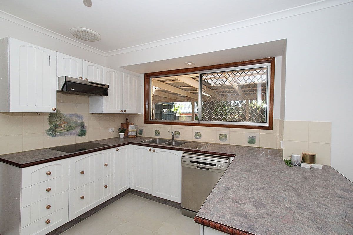 15 Pine Street, Hillcrest QLD 4118, Hillcrest - Thumbnail 3