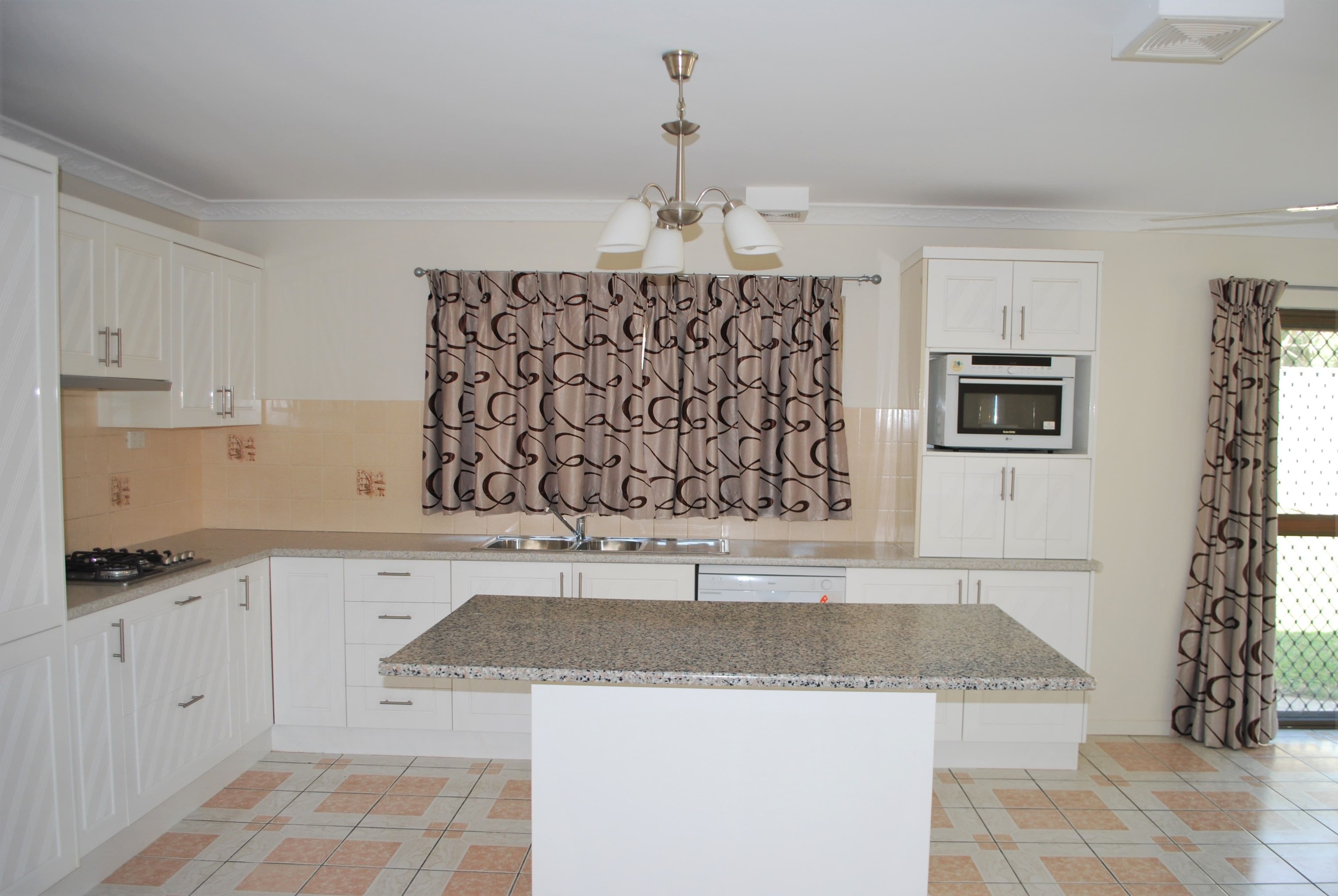18 Aberdeen Street, Bundamba QLD 4304, Bundamba - Thumbnail 3