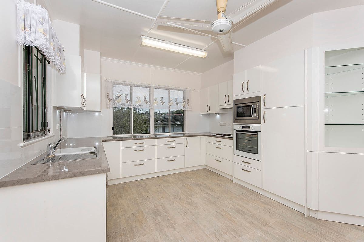 6 Sapphire Street, Holland Park QLD 4121, Holland Park - Thumbnail 3