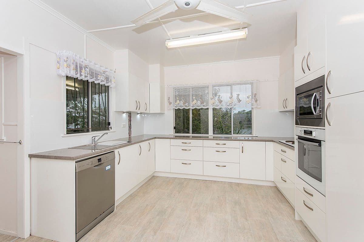 6 Sapphire Street, Holland Park QLD 4121, Holland Park - Thumbnail 2