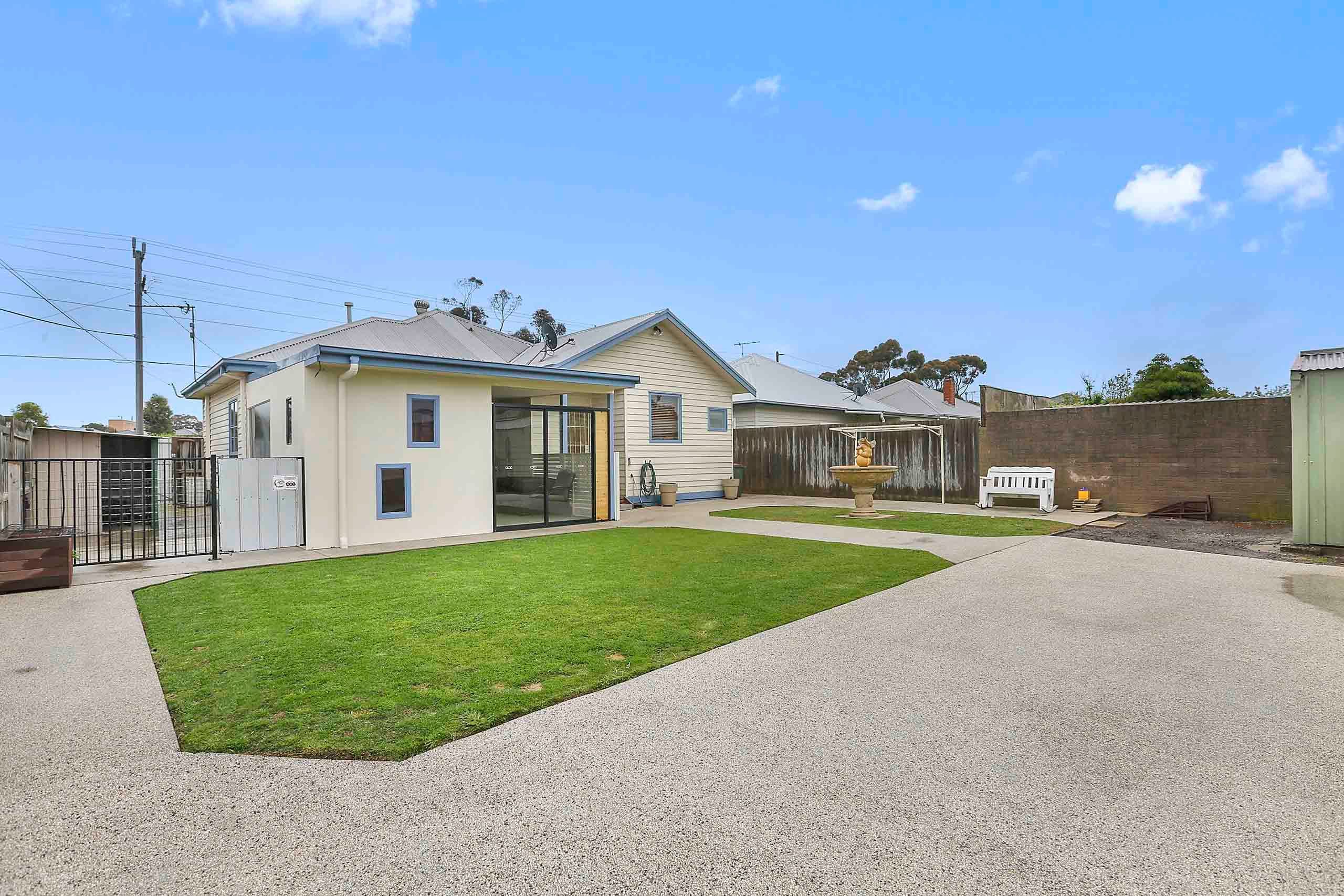 102 Thompson Road, North Geelong VIC 3215, North Geelong - Thumbnail 2