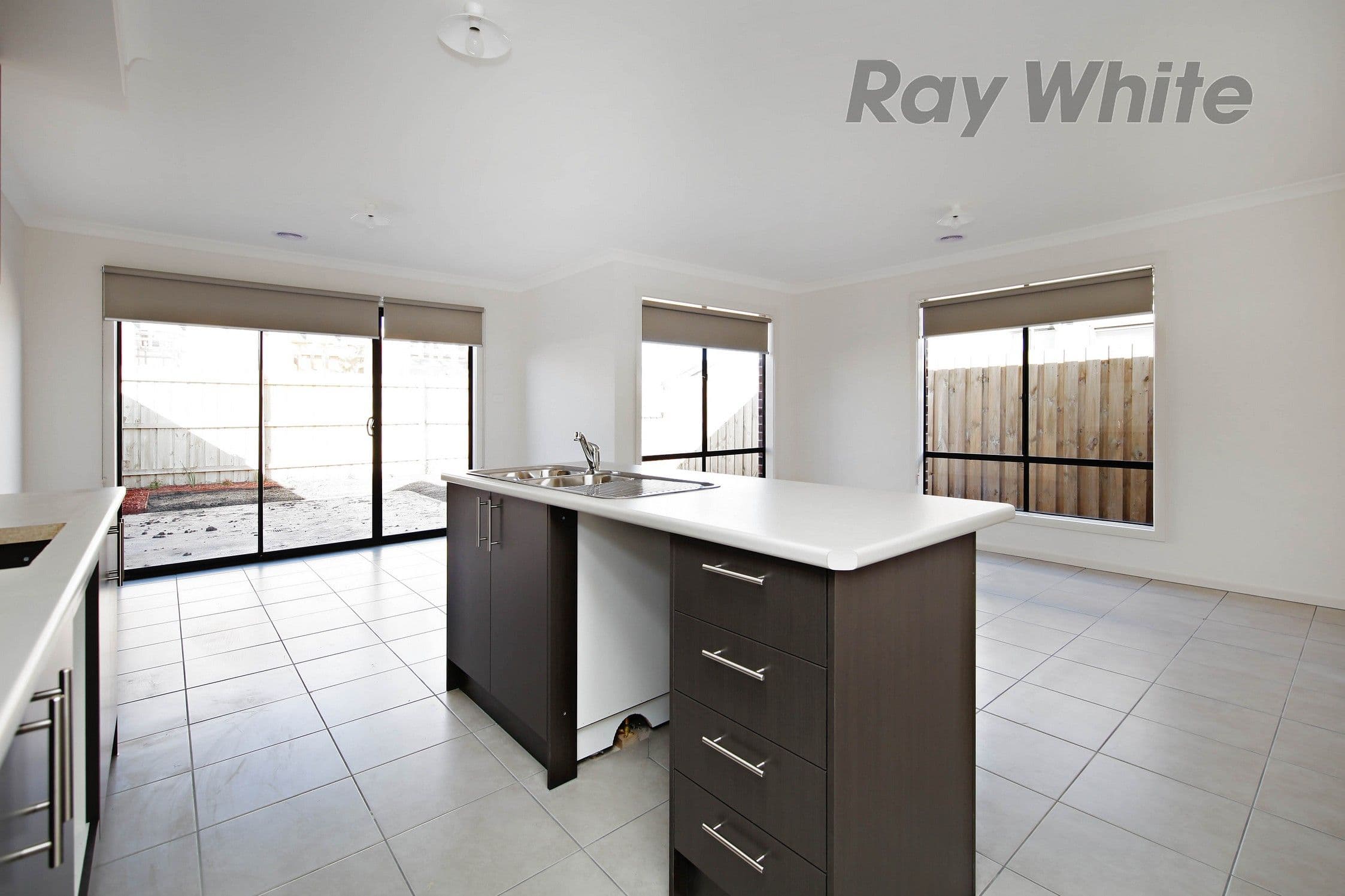 8b Dundas Road, Point Cook VIC 3030, Point Cook - Thumbnail 3