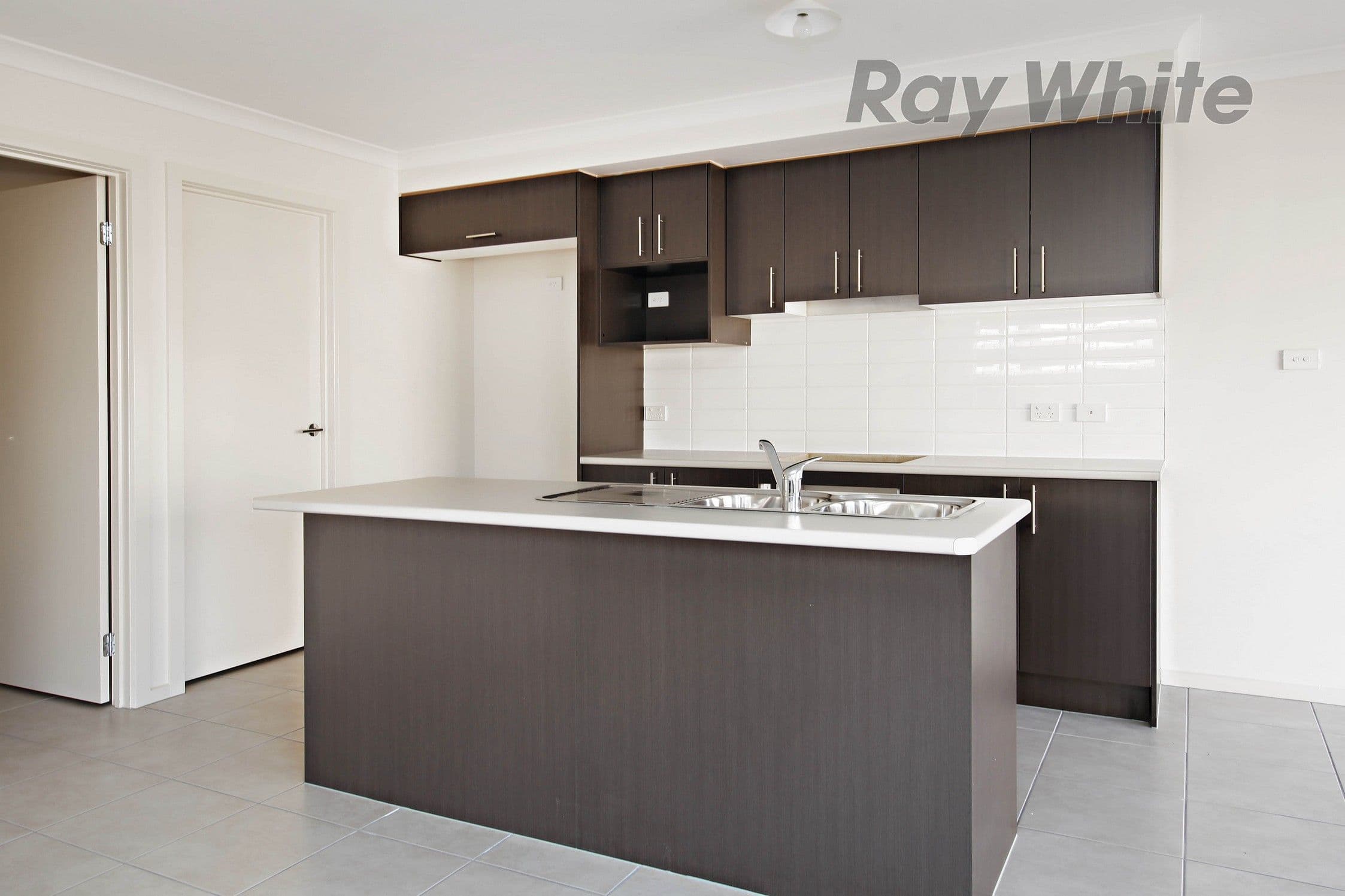 8b Dundas Road, Point Cook VIC 3030, Point Cook - Thumbnail 2