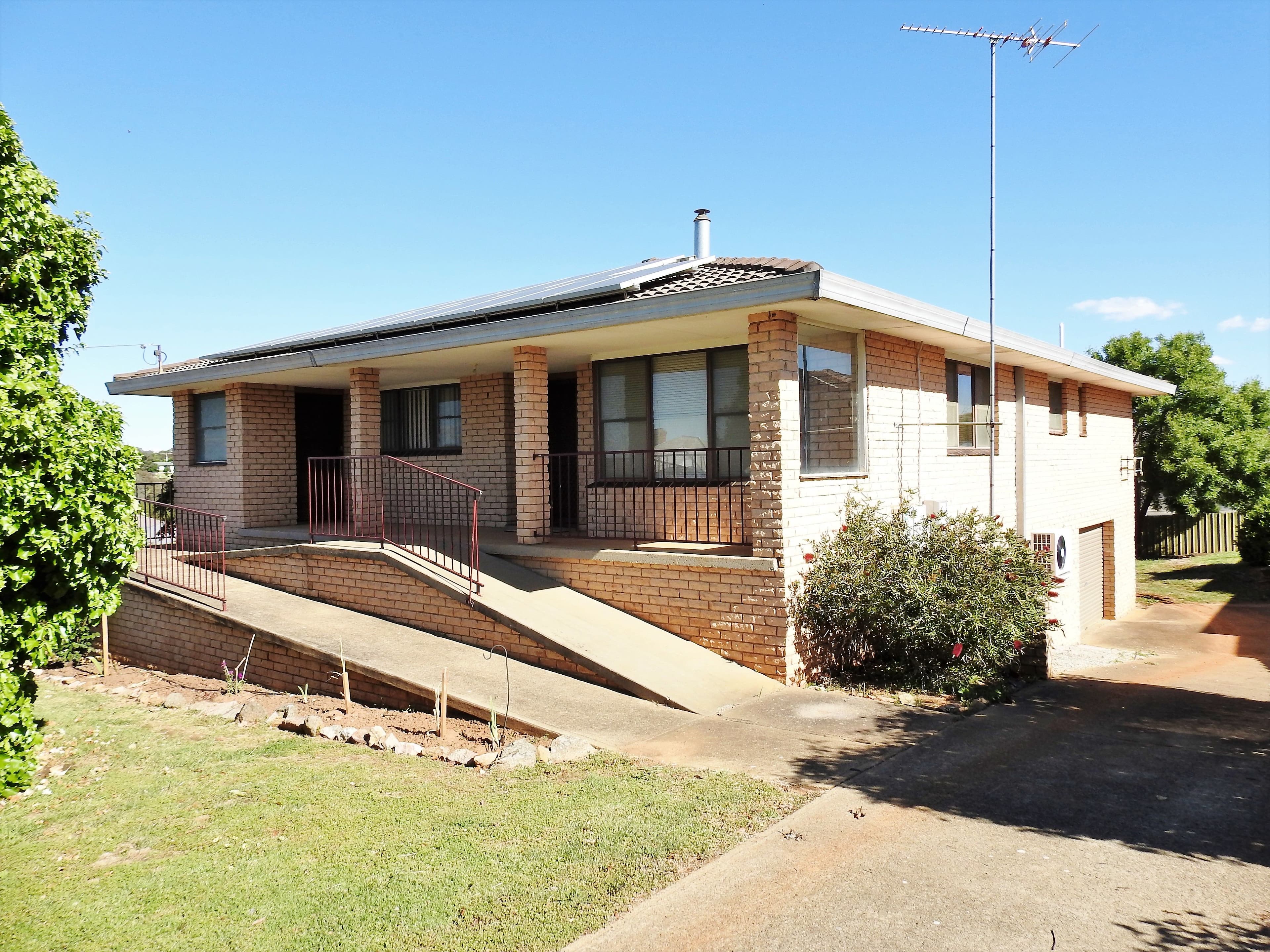 118 Wombat Street, Young - Image 1