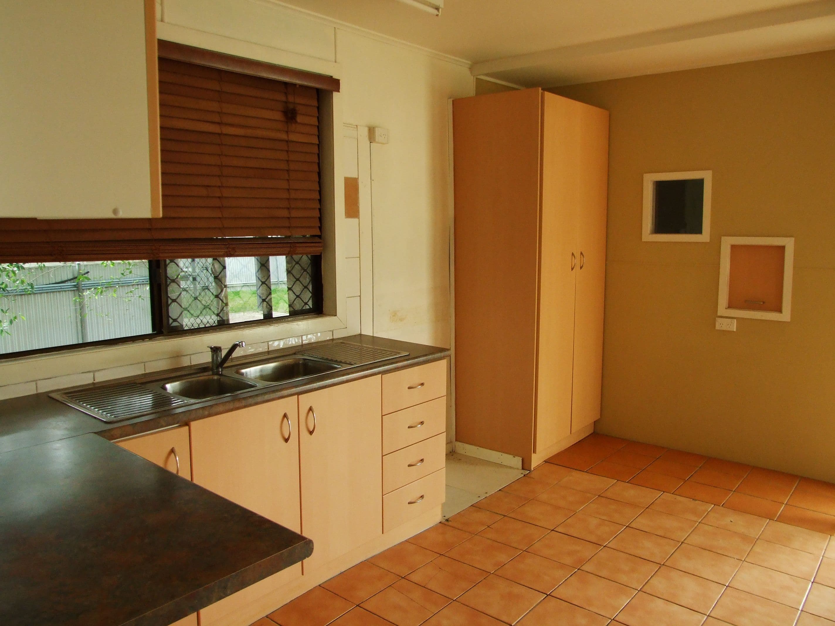 107 Galah Street, Longreach QLD 4730, Longreach - Thumbnail 2