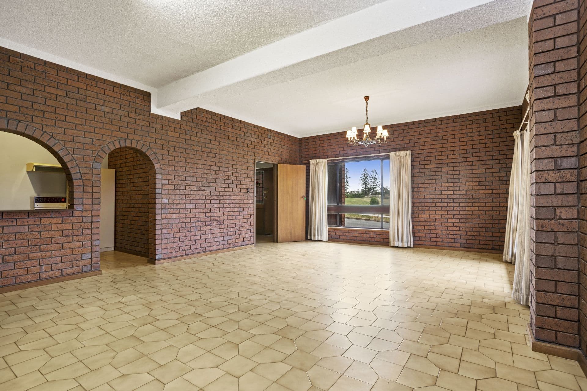 318 Lady Gowrie Drive, Taperoo SA 5017, Taperoo - Thumbnail 4