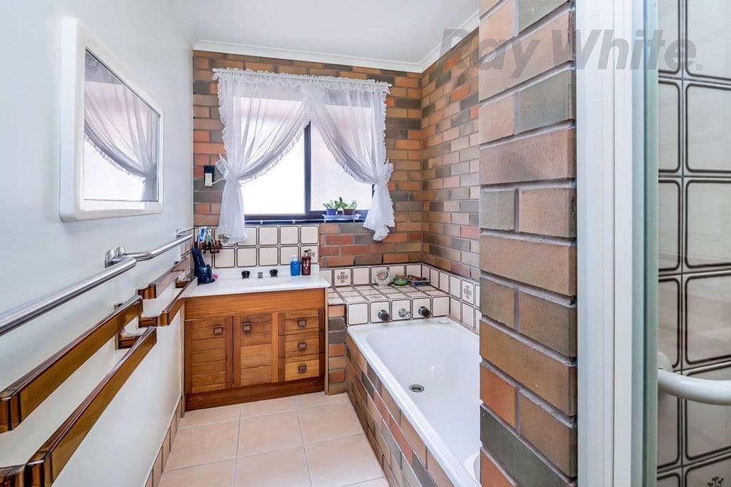 5 Hermitage Avenue, Mount Clear  Victoria  3350, Australia, Mount Clear - Thumbnail 8