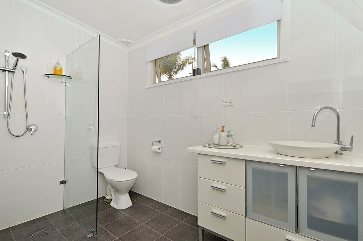 2/170-180 The Esplanade, Burleigh Heads QLD 4220, Burleigh Heads Property Image - Thumbnail 8