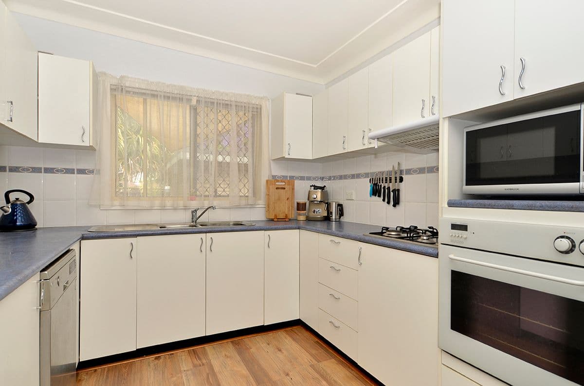 2/170-180 The Esplanade, Burleigh Heads QLD 4220, Burleigh Heads Property Image - Thumbnail 4