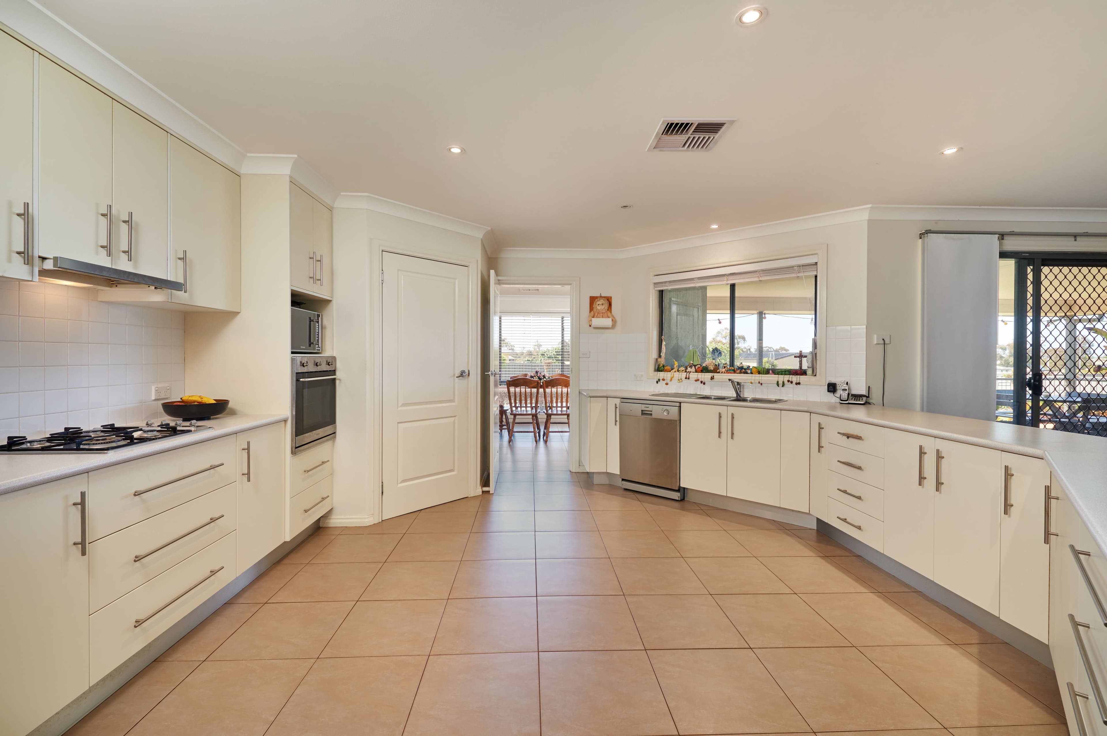 13 Hakea Drive, Coolamon - Thumbnail 5