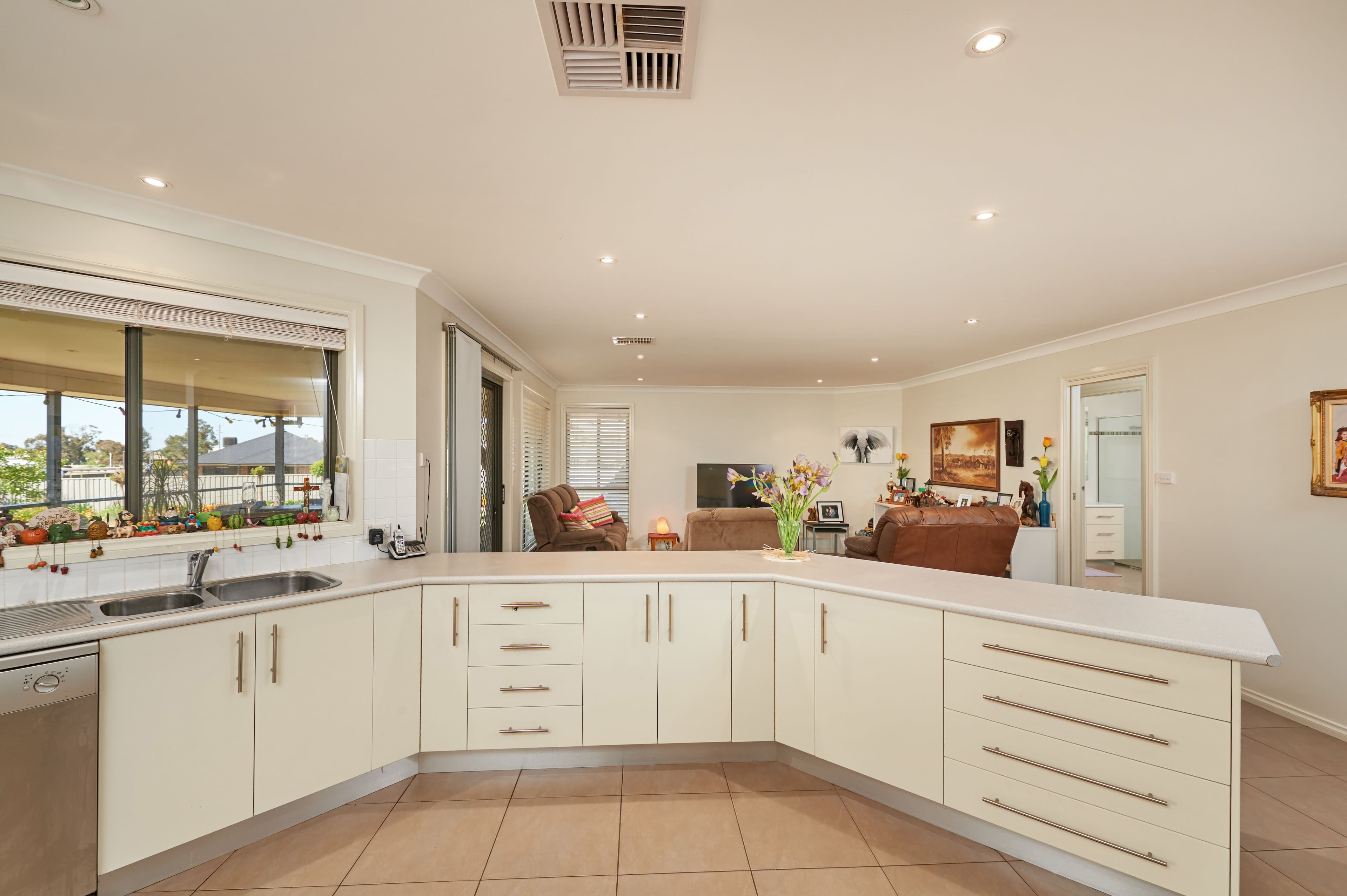 13 Hakea Drive, Coolamon - Thumbnail 6