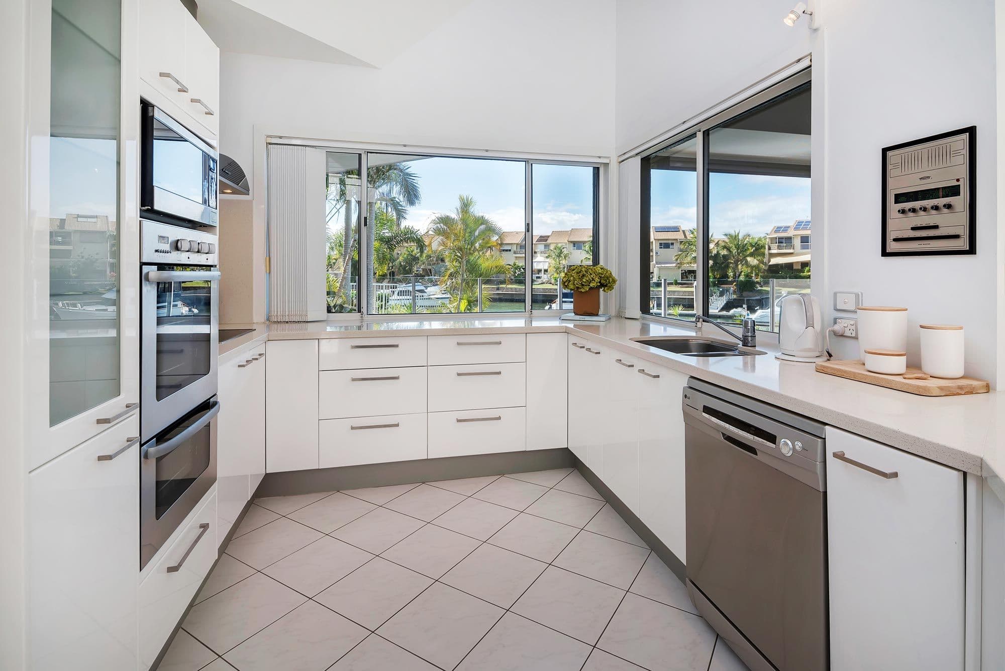22 Sundance Way, Runaway Bay QLD 4216, Runaway Bay - Thumbnail 4
