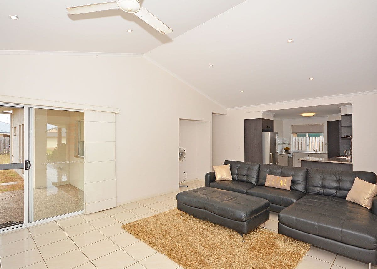 35 Earl St Vincent Circuit, Eli Waters QLD 4655, Eli Waters - Thumbnail 3