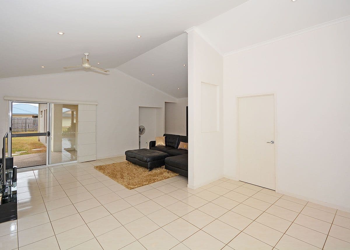 35 Earl St Vincent Circuit, Eli Waters QLD 4655, Eli Waters - Thumbnail 6