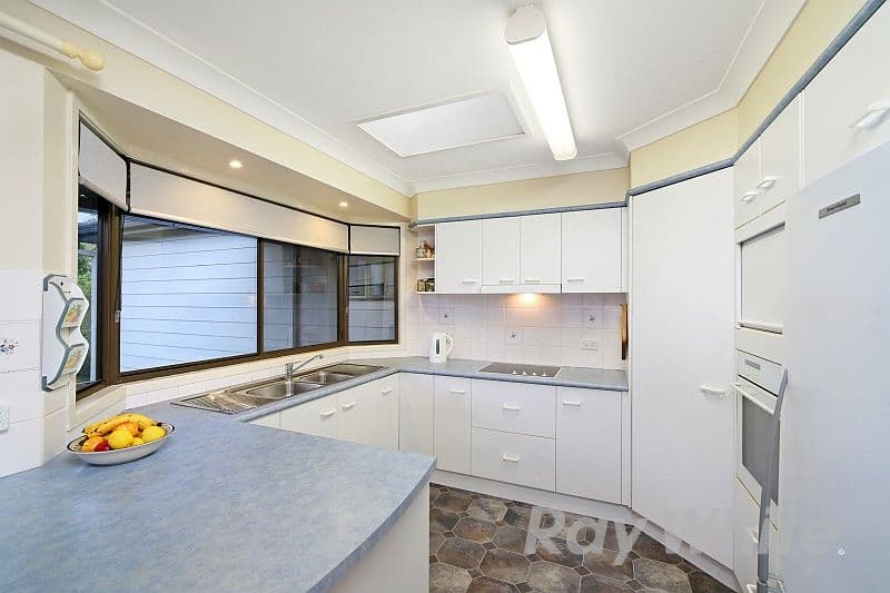 27 Chelmsford Road, Charmhaven - Thumbnail 3