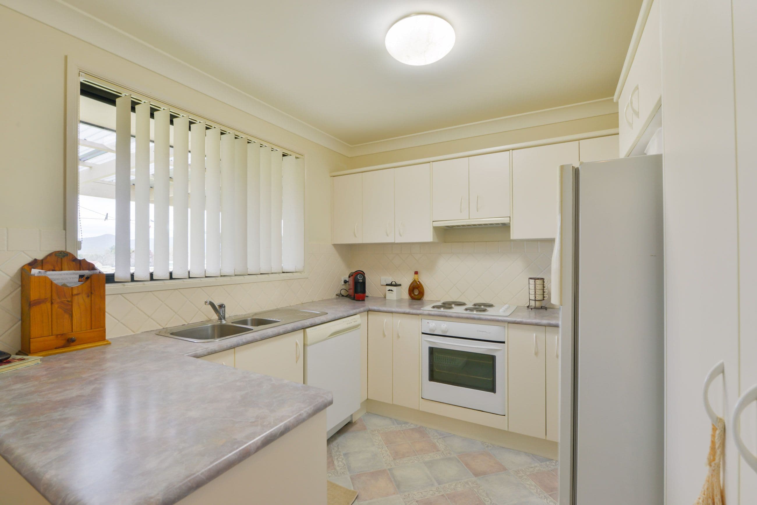 8 Wills Place, Westdale - Thumbnail 4
