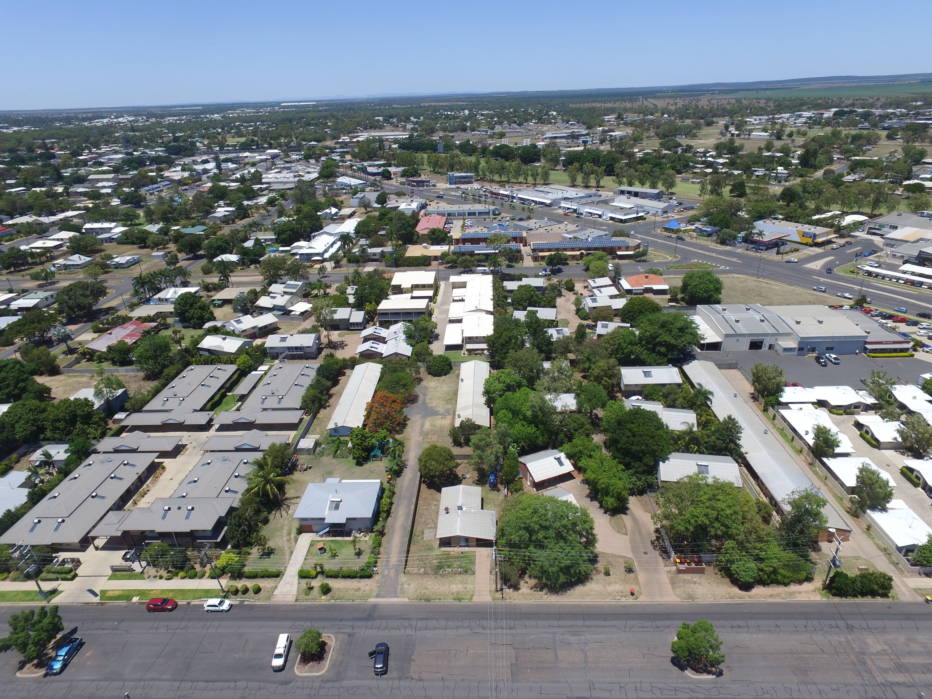 24 Esmond Street, Emerald QLD 4720, Emerald - Thumbnail 2
