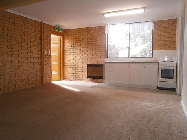 82 Archibald Street, Lyneham ACT 2602, Lyneham - Thumbnail 2