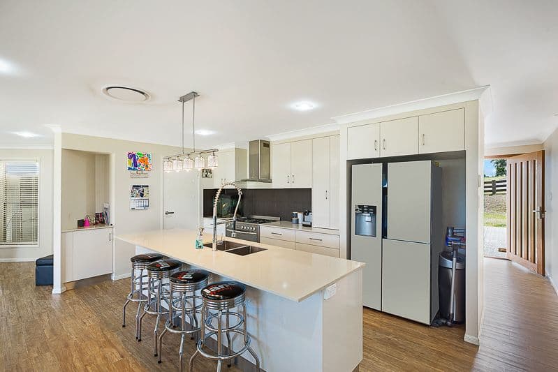 7 Zeller Avenue, Preston QLD 4352, Preston - Thumbnail 2