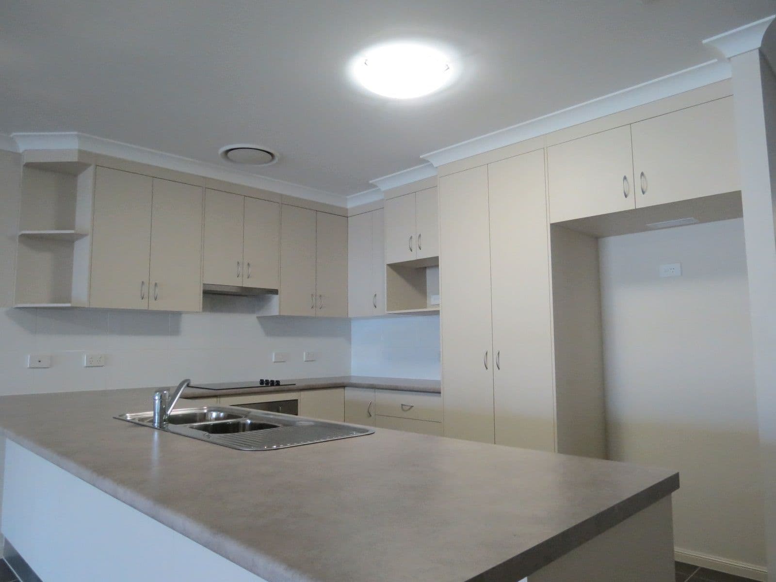 11 Wright Street, Emerald QLD 4720, Emerald - Thumbnail 3