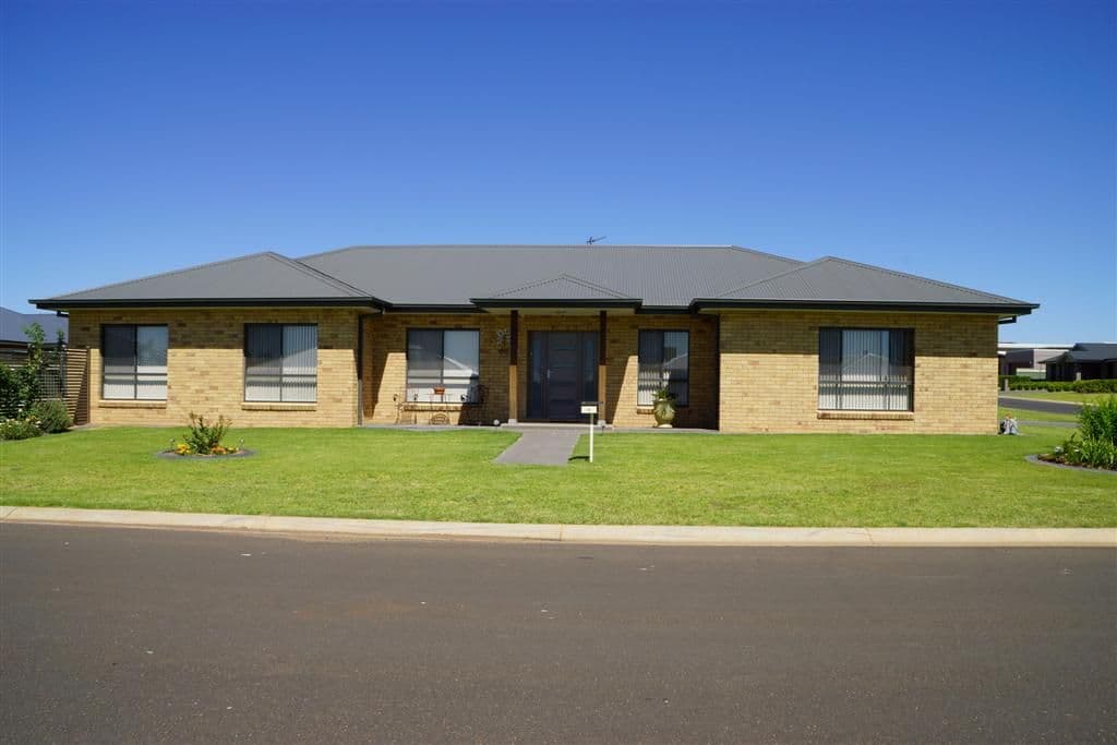 6 Crossroads Drive, Dubbo - Image 1