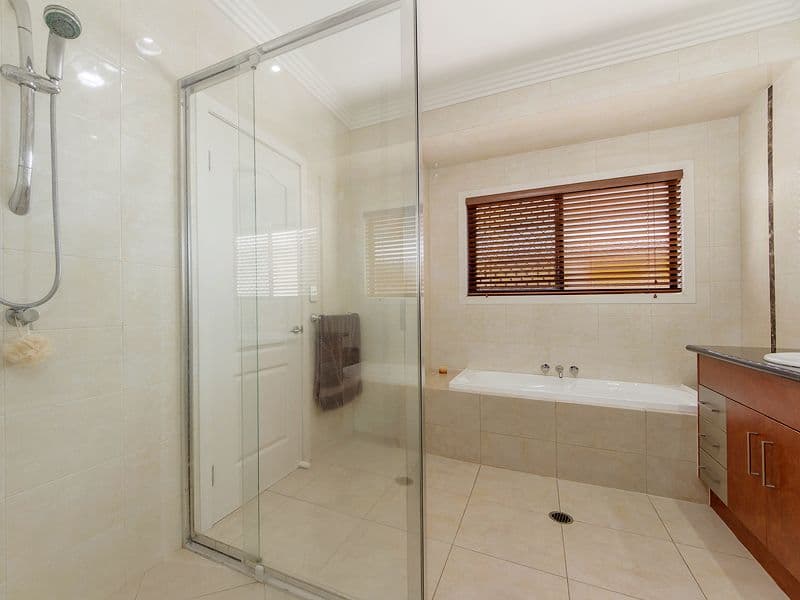 15 Lantau Crescent, Varsity Lakes QLD 4227, Varsity Lakes - Thumbnail 5