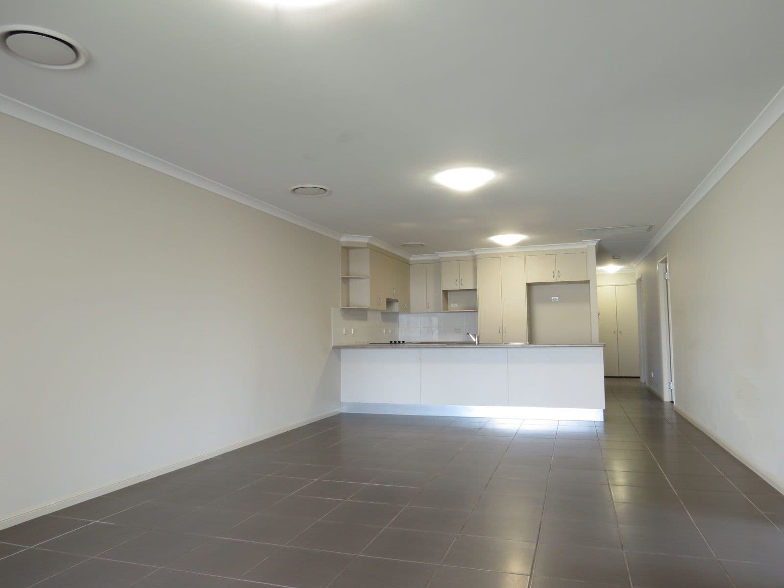 11 Wright Street, Emerald QLD 4720, Emerald - Thumbnail 5