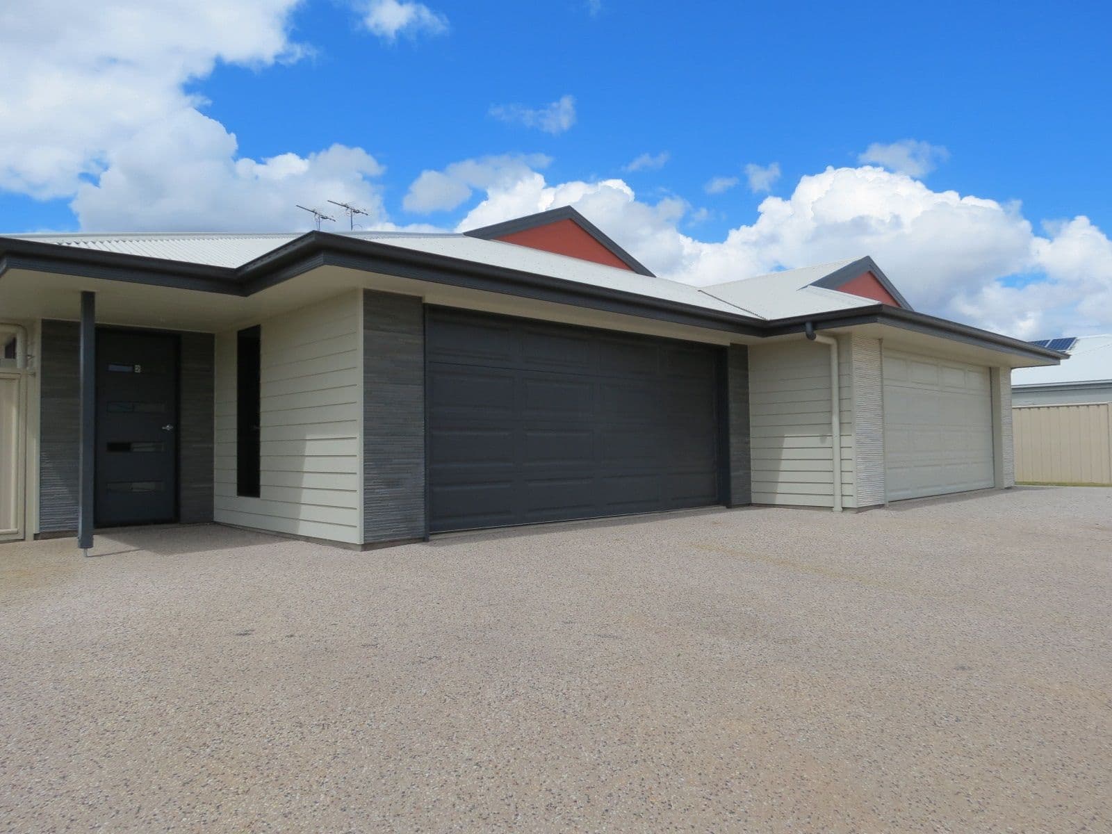 11 Wright Street, Emerald QLD 4720, Emerald - Thumbnail 2