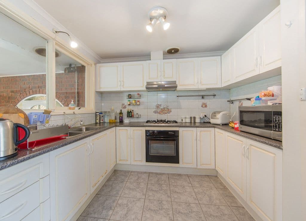 27 Kerrison Avenue, St Albans VIC 3021, St Albans - Thumbnail 3