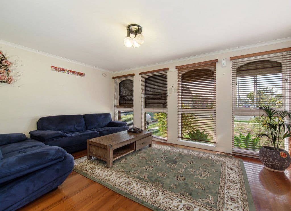 27 Kerrison Avenue, St Albans VIC 3021, St Albans - Thumbnail 2