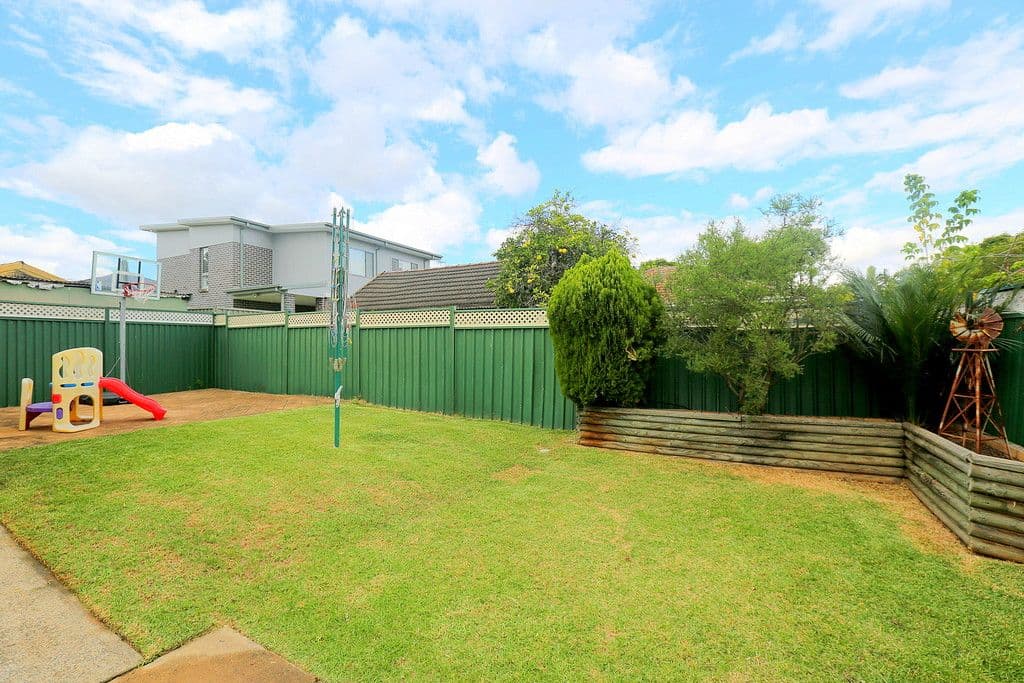 42 Gray Crescent, Yagoona - Thumbnail 8