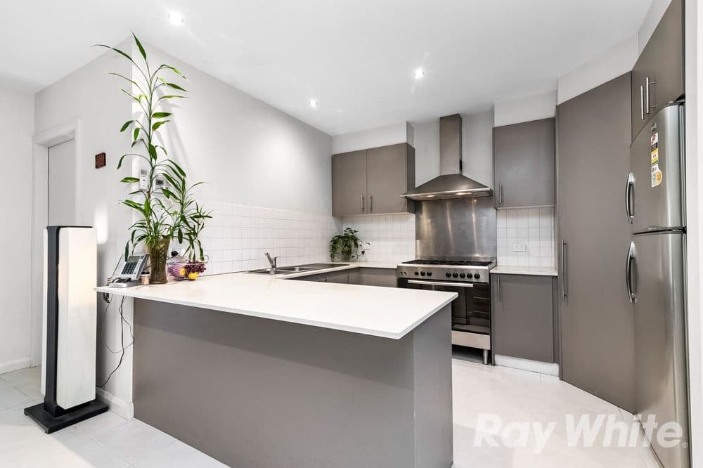 6 Monterey Avenue, Glen Waverley VIC 3150, Glen Waverley - Thumbnail 2