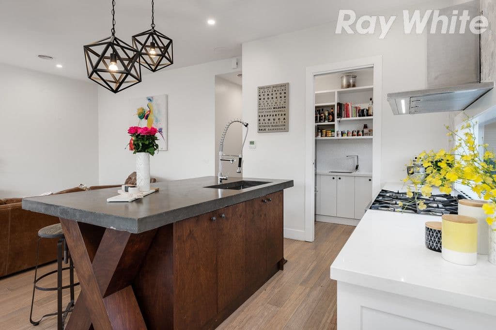 39 Leamington Street, Reservoir VIC 3073, Reservoir - Thumbnail 4