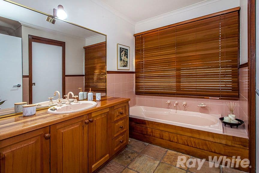 5 Howqua Court, Warranwood VIC 3134, Warranwood - Thumbnail 7