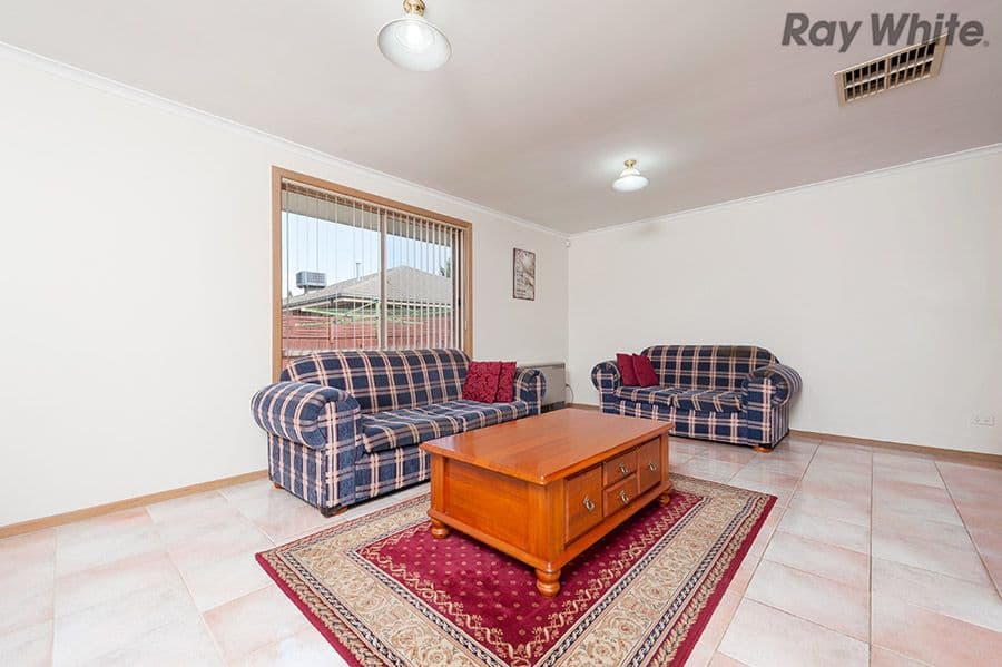 2 Favaro Place, Hillside VIC 3037, Hillside - Thumbnail 4