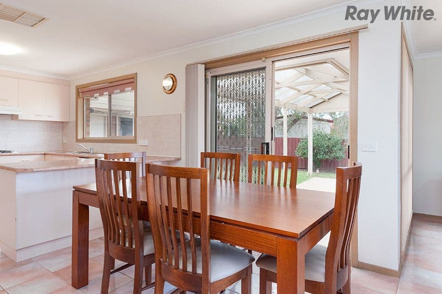 2 Favaro Place, Hillside VIC 3037, Hillside - Thumbnail 3