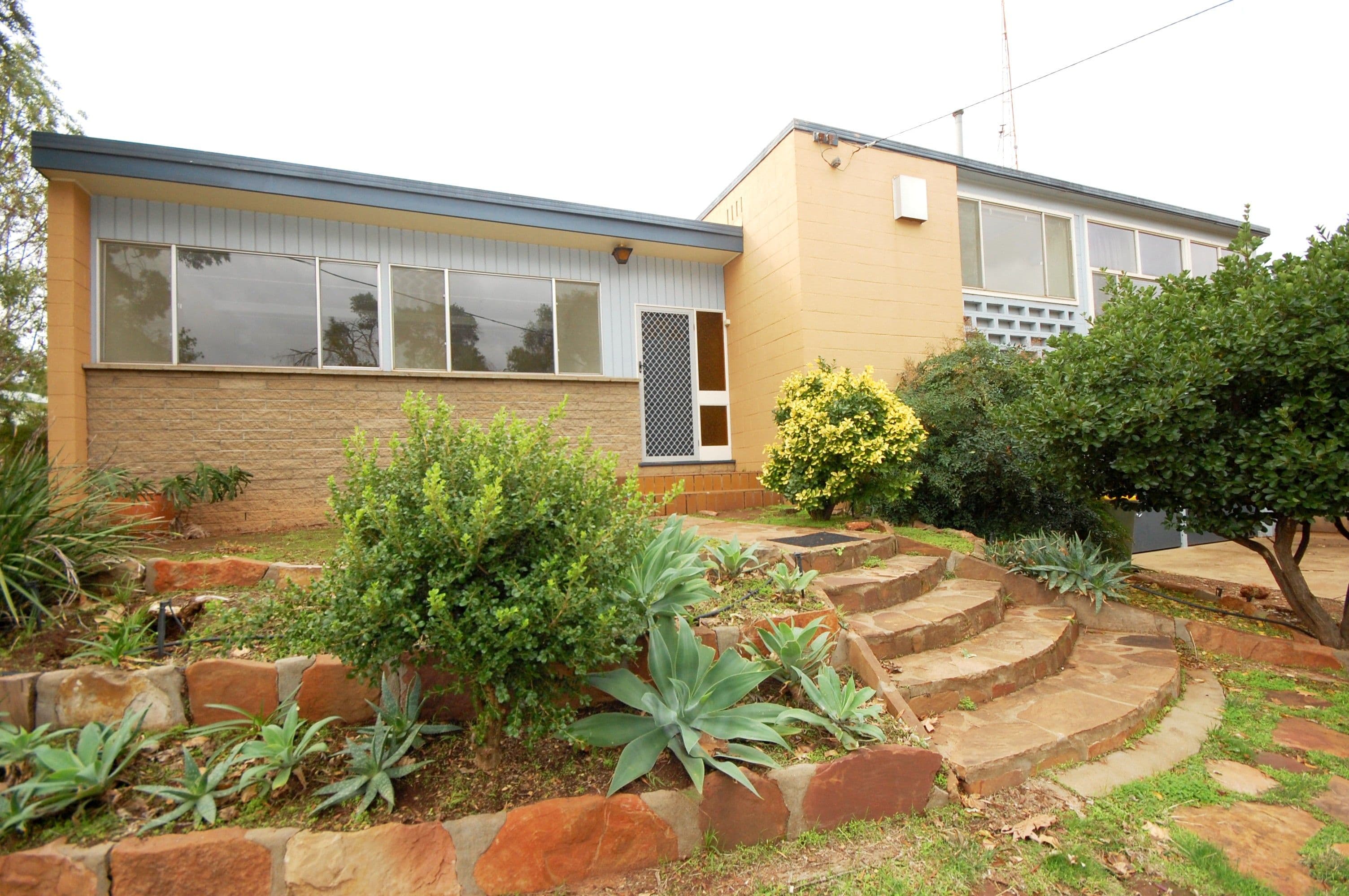 27 Evatt Street, Griffith - Image 1