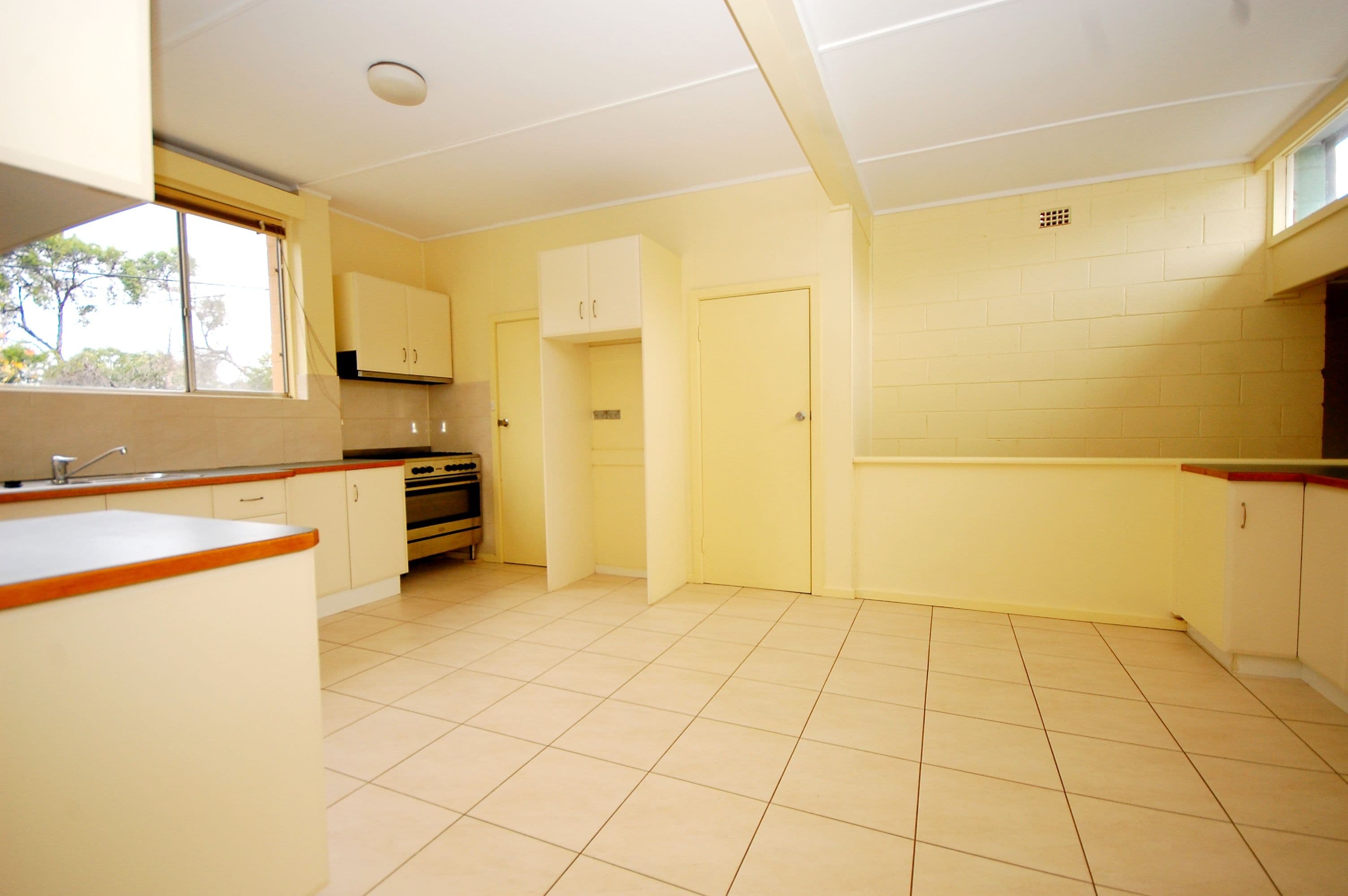 27 Evatt Street, Griffith - Thumbnail 4