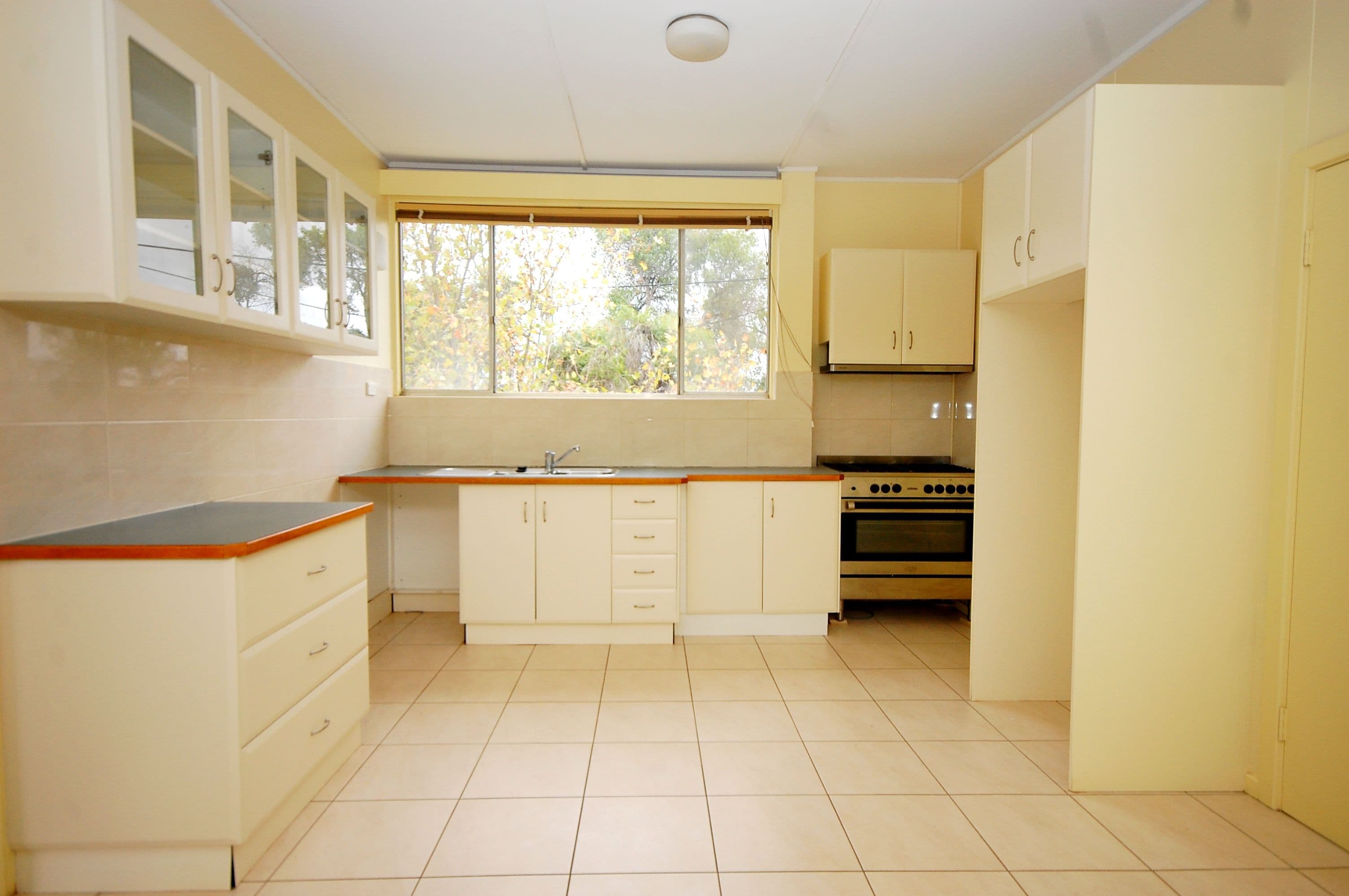 27 Evatt Street, Griffith - Thumbnail 2