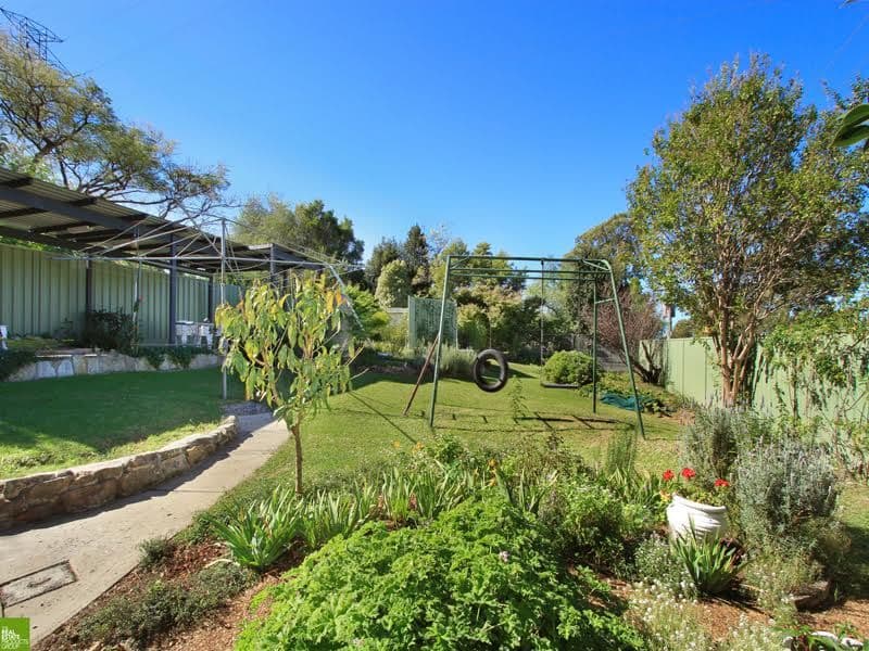 9 Gerard Avenue, Farmborough Heights - Thumbnail 5