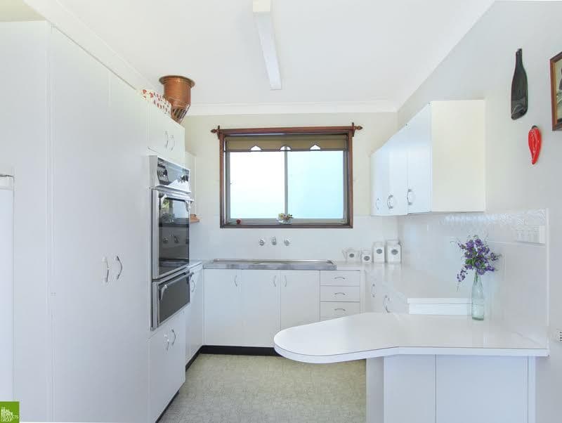 9 Gerard Avenue, Farmborough Heights - Thumbnail 4