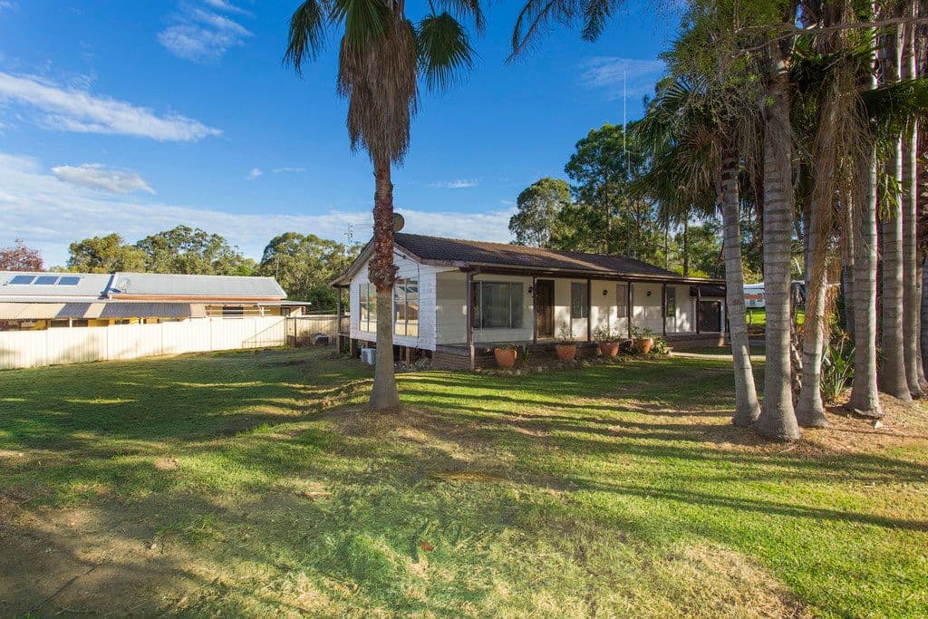 50 Queen Street, Clarence Town - Thumbnail 2