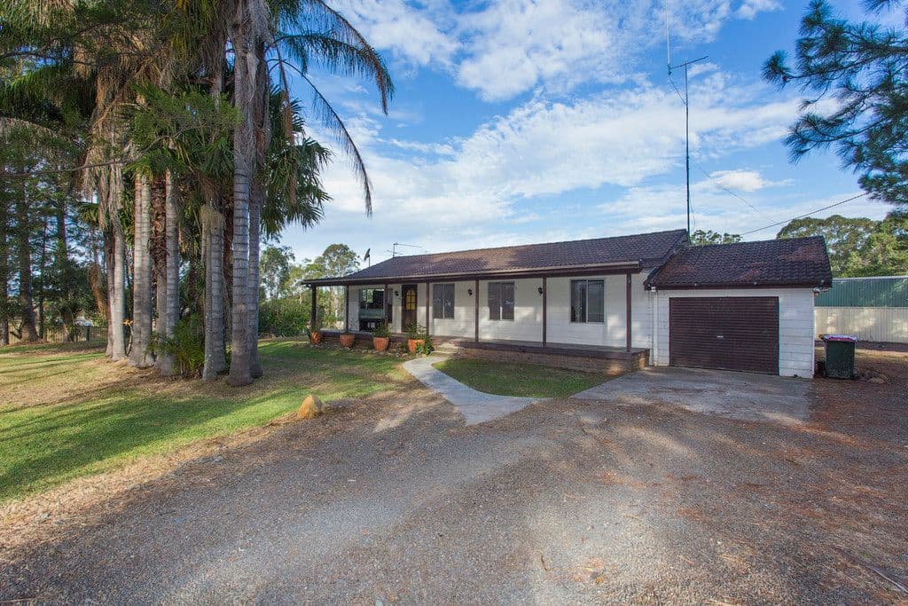 50 Queen Street, Clarence Town - Image 1