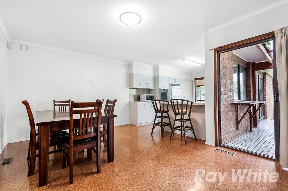 64 Mannering Drive, Glen Waverley VIC 3150, Glen Waverley - Thumbnail 3