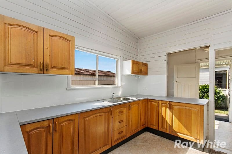 9 Lenora Avenue, Davistown - Thumbnail 6